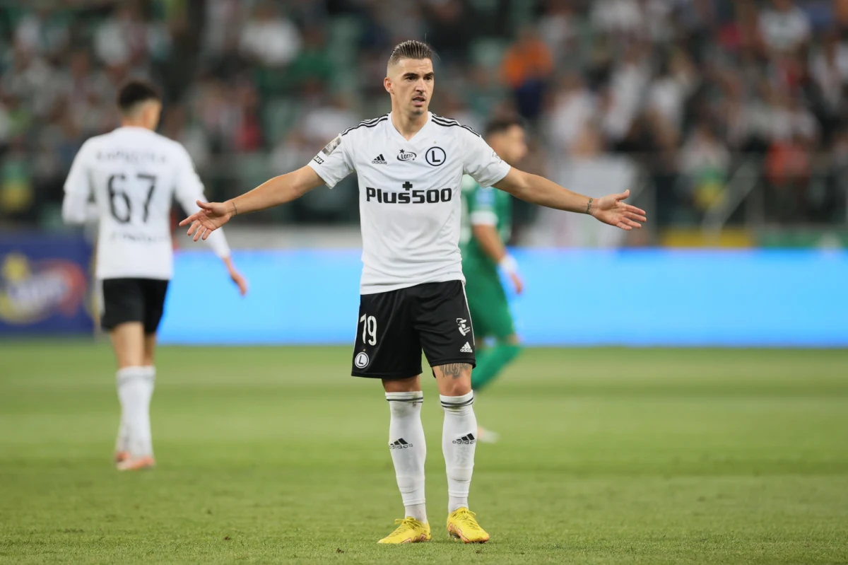 Carlitos już po raz drugi w karierze rozstaje się z Legią Warszawa. Hiszpański napastnik rozwiązał kontrakt za porozumieniem stron.