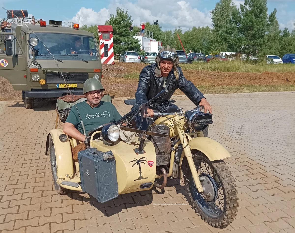 Dziś i w niedzielę 29/30 lipca przy skrzyżowaniu ulic Zagłębiowskiej i Wojska Polskiego w Zawierciu odbywa się piknik militarny - informuje Urząd Miasta Zawiercia. W programie są m. in. przejażdżki sprzętem wojskowym, skoki spadochronowe, atrakcje dla dzieci, kiełbaski z grilla i wojskowa grochówka.