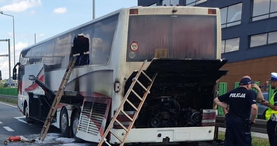 W Starych Babicach (pow. warszawski zachodni) na trasie S8 zapalił się autokar wiozący dzieci. Na szczęście pożar udało się szybko ugasić. Nikomu nic się nie stało. 