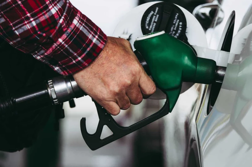 Tak tankuje większość kierowców. Naprawa uszkodzonego układu to tysiące