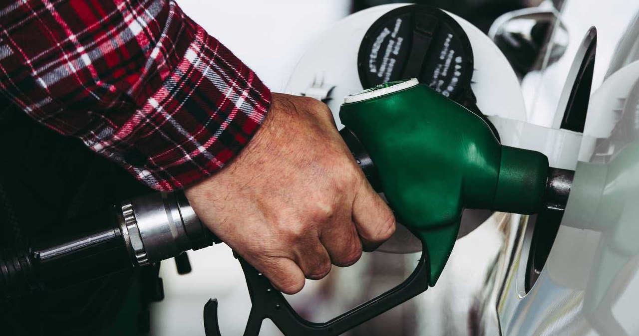 Faktura po tankowaniu nie zawsze trafi do KSeF. Sprawdziliśmy