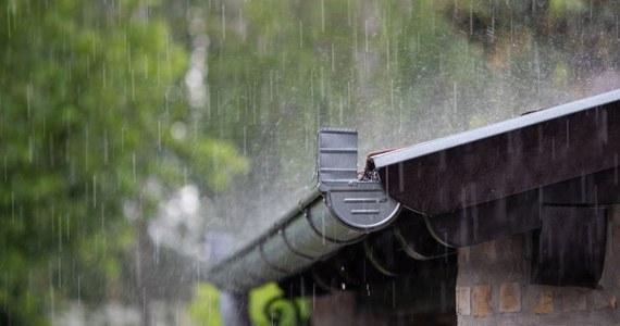 Dziś do godz. 18:00 zachodniopomorscy strażacy wyjeżdżali do 115 zdarzeń w związku z burzami, które przechodzą nad województwem – poinformował rzecznik prasowy KW PSP w Szczecinie mł. bryg. Tomasz Kubiak. Interwencje dotyczyły głównie zalanych piwnic i powalonych drzew. Nie ma osób poszkodowanych.