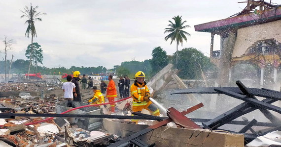 Tragedia w południowej Tajlandii. Co najmniej dziewięć osób zginęło, a ponad 115 zostało rannych w wybuchu składu fajerwerków na targu w Sungai Kolok. Do eksplozji doszło w sobotę.