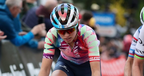 ​Katarzyna Niewiadoma (Canyon-SRAM) zajęła drugie miejsce na 7. etapie kolarskiego wyścigu Tour de France, z metą na słynnej przełęczy Col du Tourmalet. Straciła prawie dwie minuty do Holenderki Demi Vollering (SD Worx-Protime), która została nową liderką. Polka awansowała na drugie miejsce.