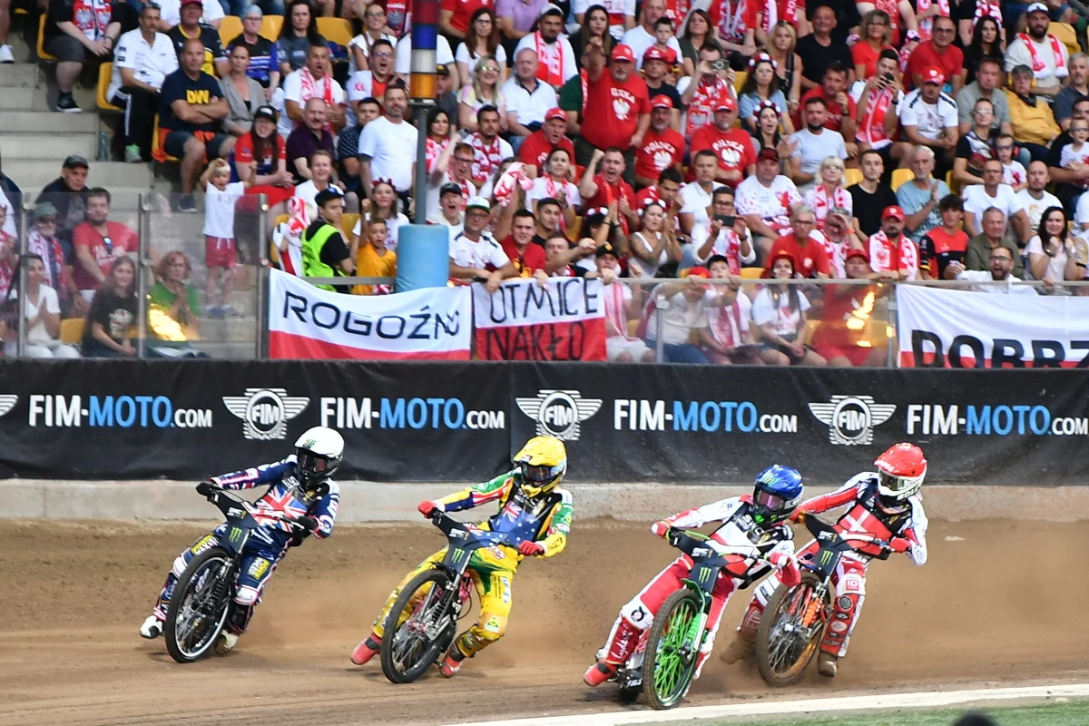 Polscy żużlowcy zdobyli Drużynowy Puchar Świata! W ostatnim biegu zwycięstwo wydarł rywalom Maciej Janowski. Finałowe zawody rozegrano we Wrocławiu.