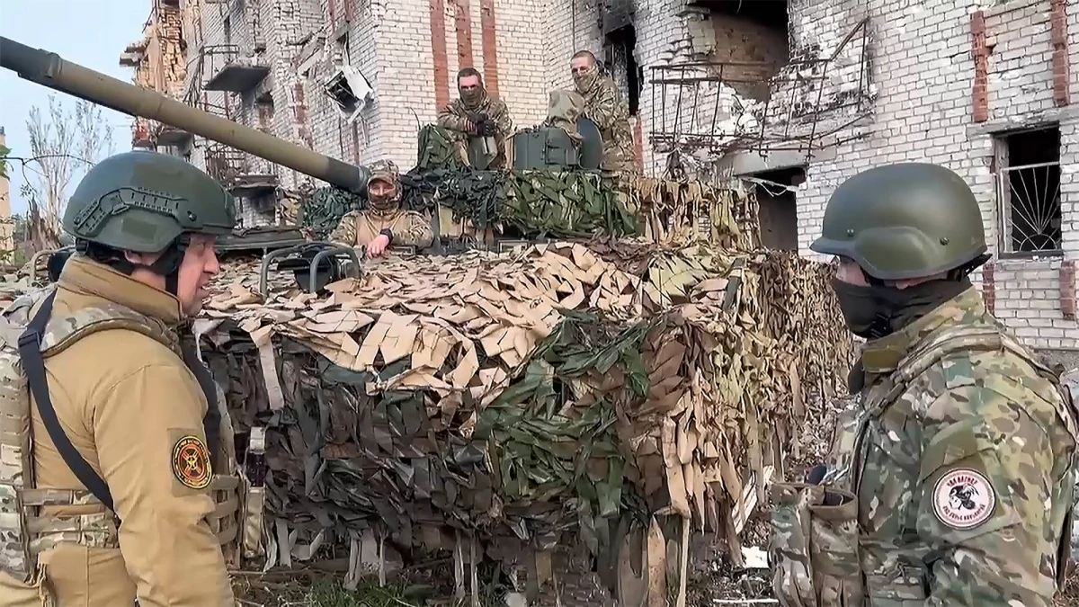 Od połowy lipca co najmniej kilka tysięcy najemników Grupy Wagnera wprowadziło się do bazy wojskowej we wsi Cel w środkowej Białorusi, ale pozostaje niejasne, co się stało z ich ciężkim sprzętem - przekazało brytyjskie ministerstwo obrony.