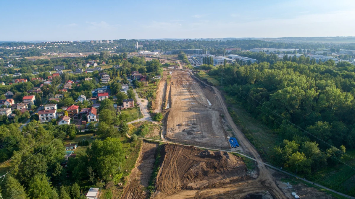 Zmiany w organizacji ruchu nastąpią od poniedziałku w rejonie budowanej drogi ekspresowej S7 na odcinku Widoma - Kraków Nowa Huta. W Pielgrzymowicach otwarty zostanie fragment drogi powiatowej, a w Nowej Hucie pojawią się nowe utrudnienia.