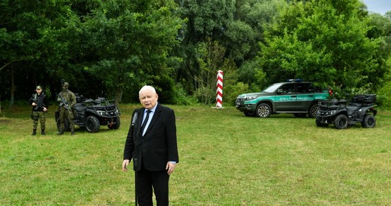 "Na Białorusi pojawili się wagnerowcy. Tego zagrożenia nie lekceważymy, ale to nie oznacza, że zamierzamy zatrzymać nasze demokratyczne procesy. Wybory odbędą się w terminie" - powiedział w wielkopolskim Połajewie prezes PiS, wicepremier Jarosław Kaczyński.