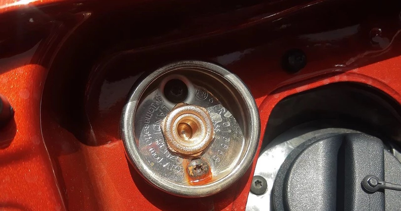 Korzysta z niego co ósmy kierowca. Jest najtańszy i bardzo popularny w Polsce