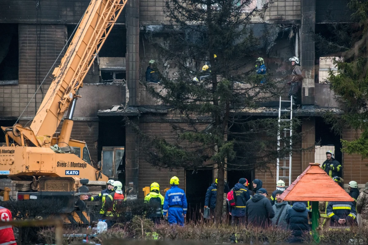 Śledczy badający katastrofę śmigłowca w Browarach pod Kijowem, w której w styczniu zginął szef MSW Ukrainy Denys Monastyrski, wykluczyli jako przyczynę tego wypadku zamach lub akt dywersji - oznajmił w poniedziałek ukraiński prokurator generalny Andrij Kostin.