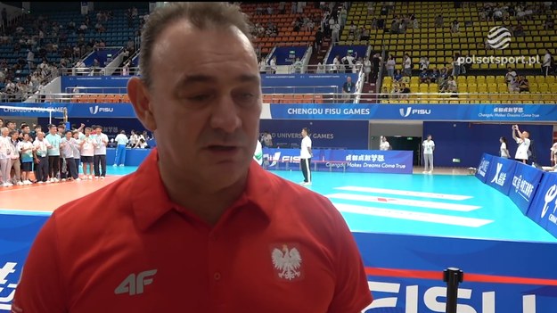 Rozmowa z trenerem Dariuszem Luksem. Reprezentacja Polski pokonała w swoim drugim meczu na tegorocznej Uniwersjadzie Hongkong 3:0. Biało-Czerwoni triumfowali kolejno do 11, 19 oraz 14.