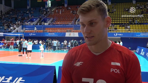  Reprezentacja Polski pokonała w swoim drugim meczu na tegorocznej Uniwersjadzie Hongkong 3:0. Biało-Czerwoni triumfowali kolejno do 11, 19 oraz 14.