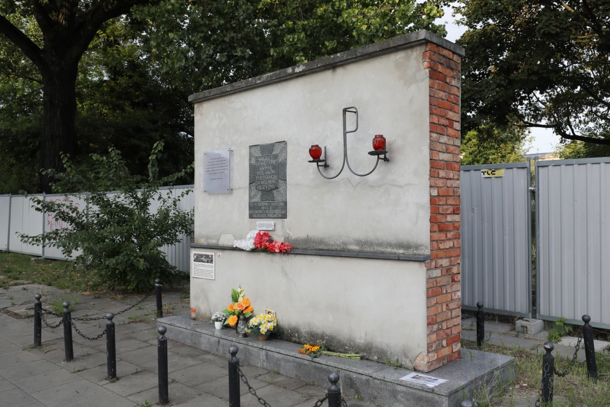 W ramach upamiętnienia 79. rocznicy wybuchu Powstania Warszawskiego 1 sierpnia o godzinie 17 w stolicy na 60 sekund uruchomione zostaną syreny alarmowe - poinformował ratusz. Specjalny apel o godne uczczenie godziny "W" wystosowali powstańcy.
