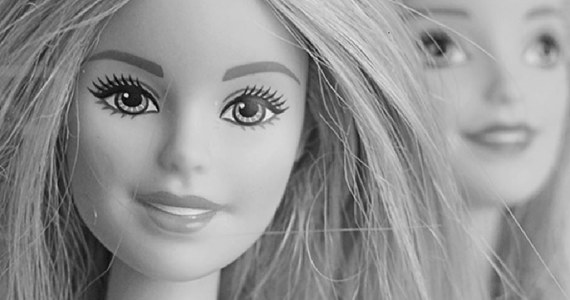 Uważaj na selfie z Barbie - ostrzega Ministerstwo Cyfryzacji. Przedstawiciele rządu alarmują, że niektóre aplikacje służące do tworzenia zdjęć nawiązujących do kultowej lalki - stanowią poważne zagrożenie dla bezpieczeństwa naszych danych.