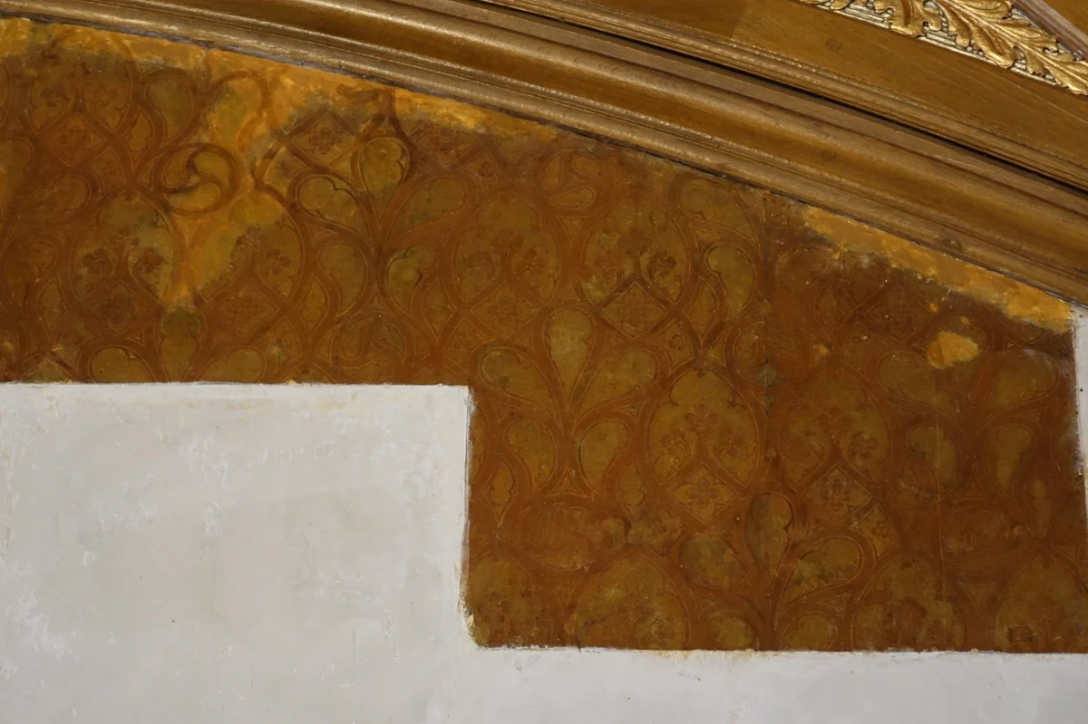 Podczas prac konserwatorskich w Sali Arkadkowej Pałacu Rodziny Poznańskich w Łodzi odsłonięto oryginalne tapety z początku XX wieku. To kolejny etap renowacji sali, na którą wydano już ponad 380 tys. zł. Koniec prac w pokoju karcianym zaplanowano na początek października.