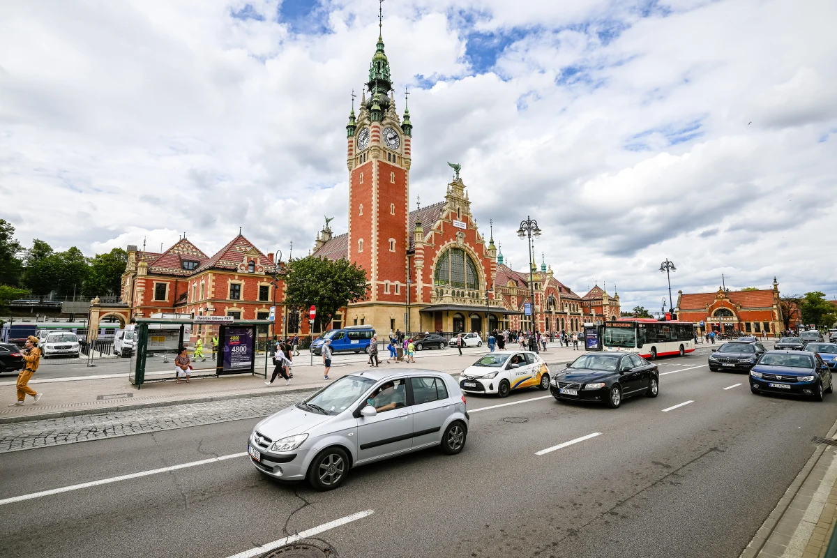 Po czterech latach prac remontowych oficjalnie otwarto dworzec Gdańsk Główny. Jego przebudowa i modernizacja kosztowały 110 mln zł.