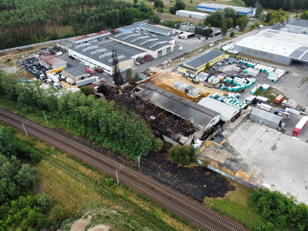 Lubuski Państwowy Wojewódzki Inspektor Sanitarny w Gorzowie Wielkopolskim "nie zaleca" spożywania produktów i korzystania ze studni z terenów znajdujących się w pobliżu terenu objętego pożarem w Przylepie. 