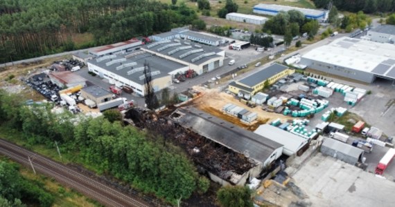 Lubuski Państwowy Wojewódzki Inspektor Sanitarny w Gorzowie Wielkopolskim "nie zaleca" spożywania produktów i korzystania ze studni z terenów znajdujących się w pobliżu terenu objętego pożarem w Przylepie. 