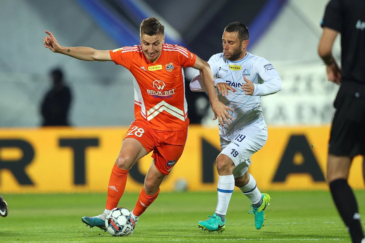 W Ekstraklasie rozegrał 274 mecze, a teraz będzie występował z 3. lidze, czyli na 4. poziomie rozgrywkowym. Kontrakt z Avią Świdnik podpisał Patryk Małecki, który w przeszłości występował m.in. w Wiśle Kraków, a w piłkarskiej reprezentacji Polski rozgrał 8 spotkań.  