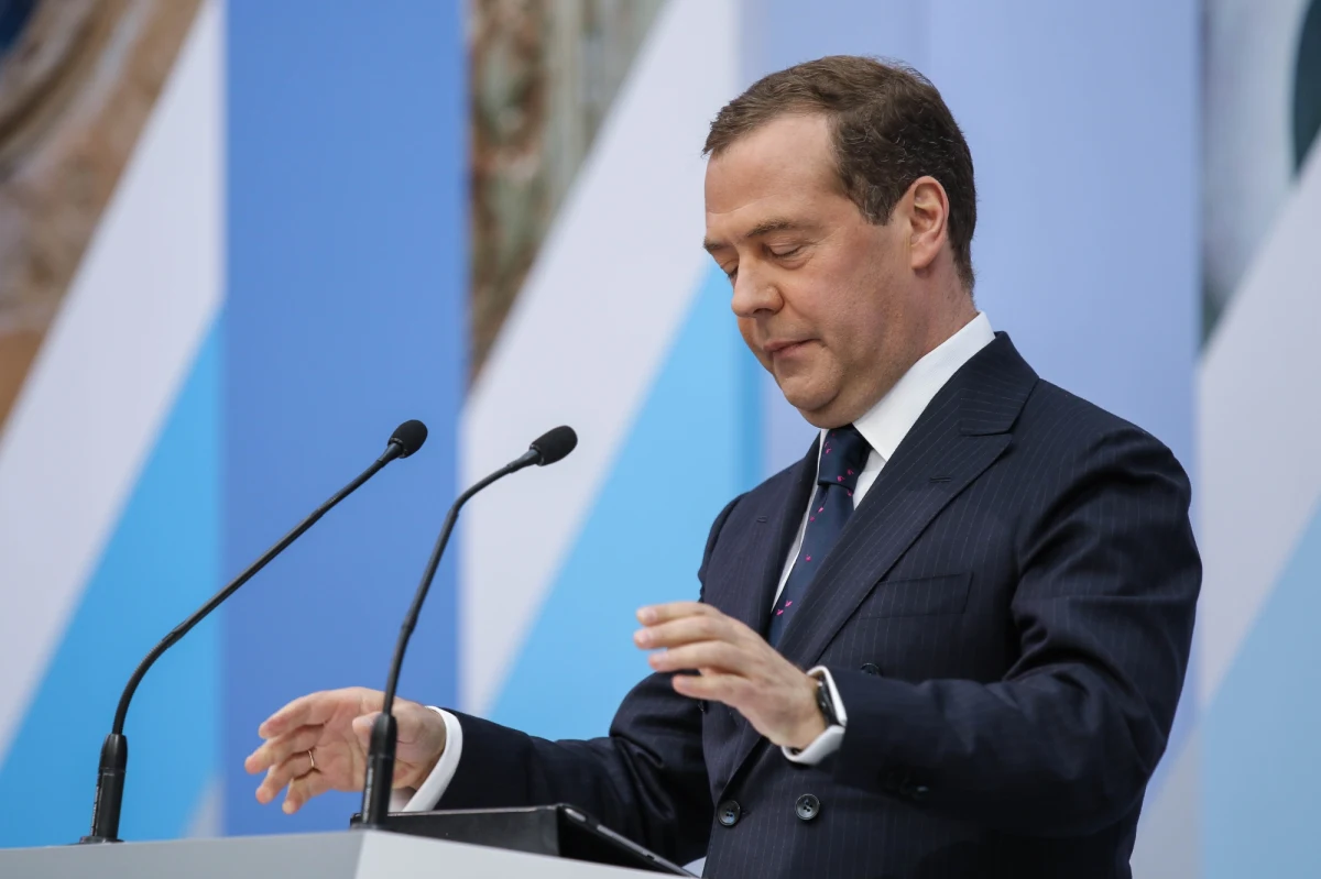 „Czas wytrzeźwieć” – tak amerykański senator Lindsey Graham skomentował groźby użycia broni nuklearnej, które Dmitrij Miedwiediew skierował wobec Ukrainy. Były prezydent Rosji został ostrzeżony, że taki krok zostanie odebrany jako atak na NATO.