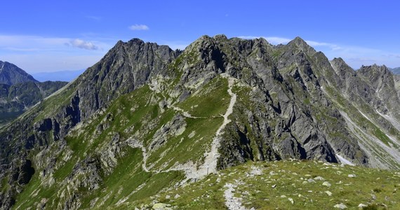 Za kilka dni ponownie będzie można wędrować odcinkiem Orlej Perci. Dobiega końca remont najtrudniejszego szlaku w Tatrach, na odcinku miedzy Skrajnym Granatem a Przełęczą Krzyżne.