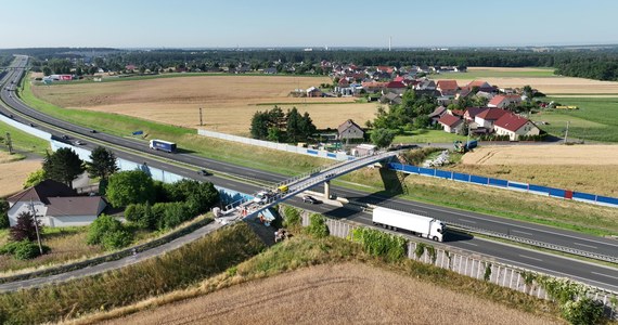 Do środy wieczorem kierowcy muszą liczyć się z utrudnieniami na autostradzie A4 pomiędzy węzłem Krapkowice i Opole Południe na wysokości miejscowości Odrowąż, gdzie prowadzony jest remont wiaduktu.

