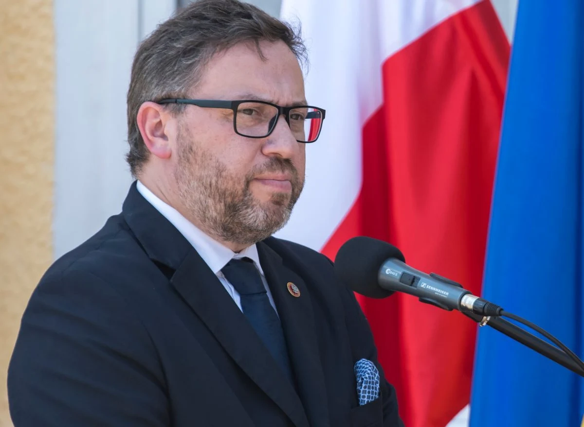 Władze Ukrainy protestują przeciwko słowom Marcina Przydacza, szefa prezydenckiego biura polityki międzynarodowej. W tej sprawie wezwały do Ministerstwa Spraw Zagranicznych polskiego ambasadora w Kijowie, Bartosza Cichockiego. Poszło o słowa Przydacza o tym, że Ukraina powinna zacząć doceniać pomoc ze strony Polski.