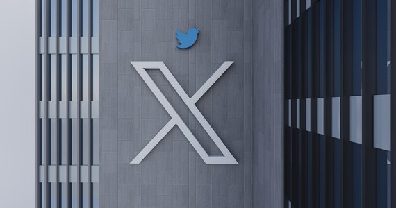 Olbrzymi znak X musiał zostać usunięty z centrali Twittera w San Francisco. Stało się to kilka dni po jego zainstalowaniu. Powodem były między innymi skargi okolicznych mieszkańców, którym przeszkadzał migający znak.