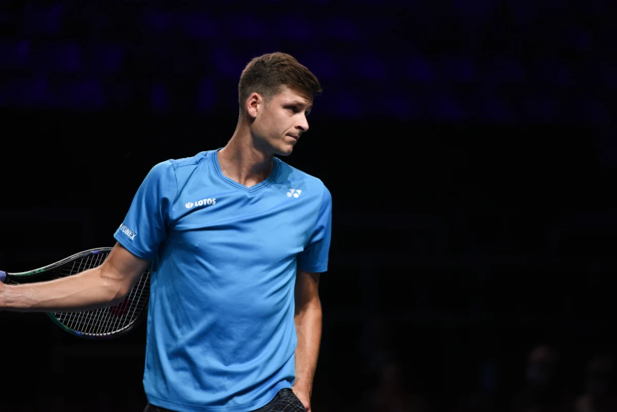 Rozstawiony z "czwórką" Hubert Hurkacz w drugiej rundzie tenisowego turnieju ATP 500 na twardych kortach w Waszyngtonie przegrał z Amerykaninem Michaelem Mmohem 3:6, 7:6 (7-4), 6:7 (4-7). Pojedynek trwał blisko trzy godziny.