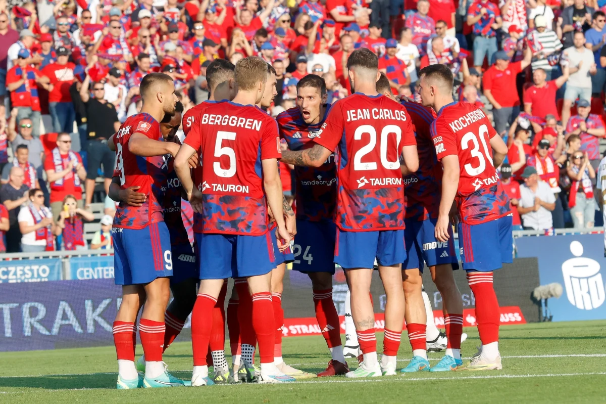 Raków Częstochowa powalczy o 18:00 z azerskim Karabachem Agdam o awans do trzeciej rundy eliminacji Ligi Mistrzów. Przed tygodniem nasz klub wygrał u siebie 3:2, ale minimalna zaliczka oznacza duże emocje w rewanżu. Jeśli Raków awansuje do kolejnej rundy, będzie pewny gry w fazie grupowej jednych z europejskich rozgrywek. 