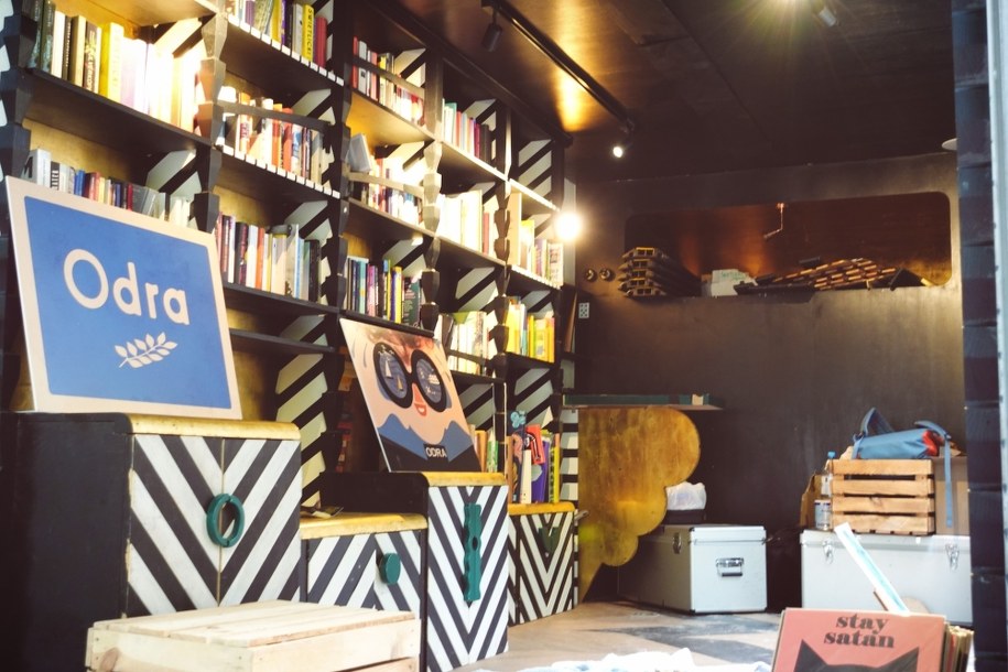 /Book Truck. Mobilna Księgarnia Tajnych Kompletów /Materiały prasowe