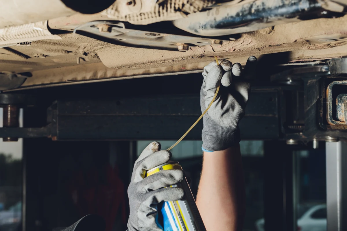 Z poparzeniami całego ciała trafił do szpitala 43-latek z gm. Nowy Dwór, który benzyną konserwował kanał do naprawy samochodów. Doszło do zapłonu oparów paliwa. Poszkodowany w ciężkim stanie śmigłowcem LPR został przetransportowany do szpitala w Warszawie.           