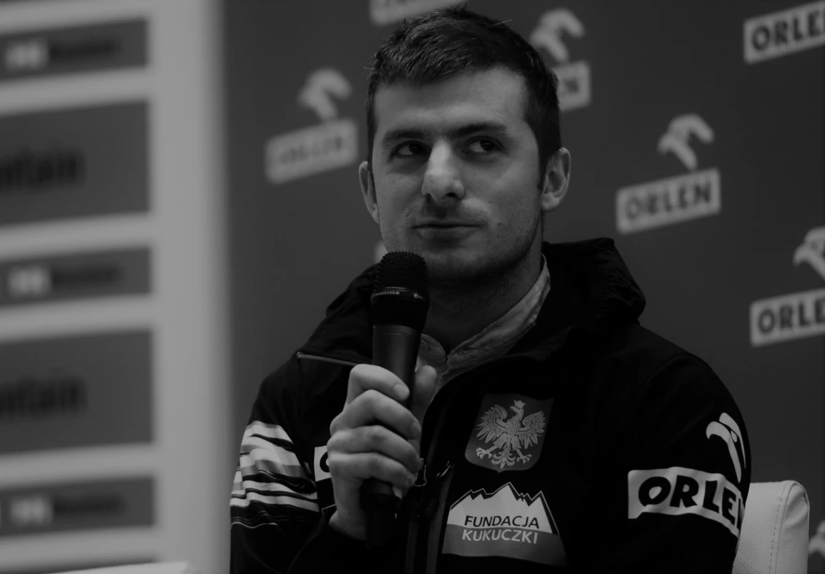 Grupa sześciu polskich himalaistów wróciła z Broad Peaku. Wybrali się tam, aby pochować zmarłego 10 lat temu Tomasza Kowalskiego. Ciało himalaisty przez dekadę spoczywało na grani. Wyjątkowa wyprawa była utrzymywana w tajemnicy.