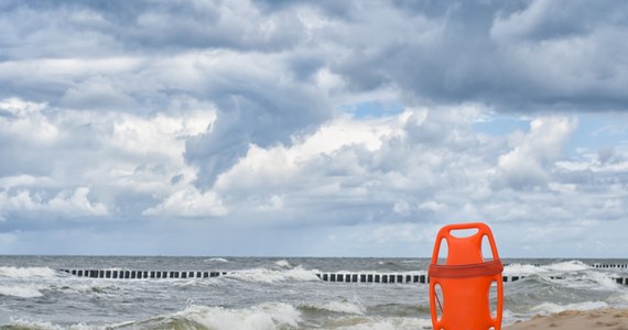 Woda we wszystkich kąpieliskach nad morzem i nad jeziorami w województwie pomorskim nadaje się do kąpieli. Sanepid w środę przed południem nie stwierdził zakwitu sinic.