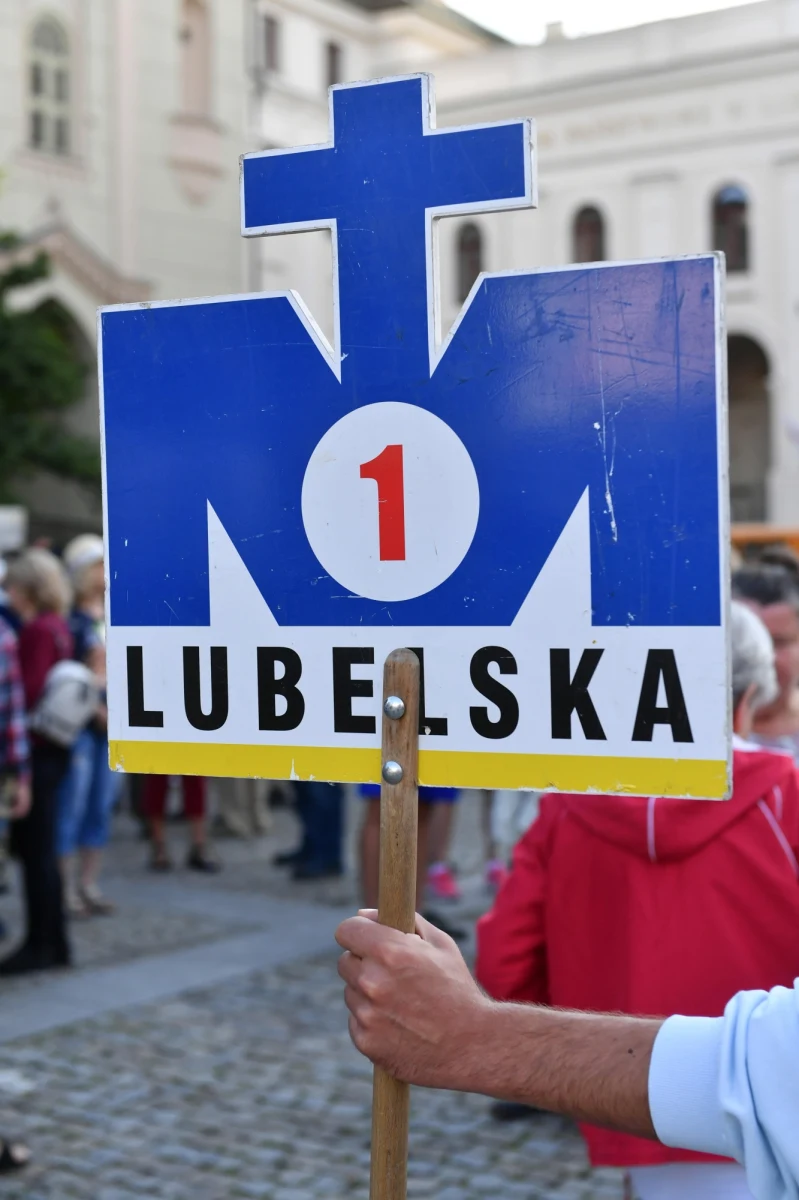 Blisko 2 tys. osób wyruszy jutro z Lublina w drogę na Jasną Górę. Tegoroczna lubelska piesza pielgrzymka odbywa się pod hasłem "Drogowskazy nowego człowieka" . Do celu pątnicy dotrą 14 sierpnia. 