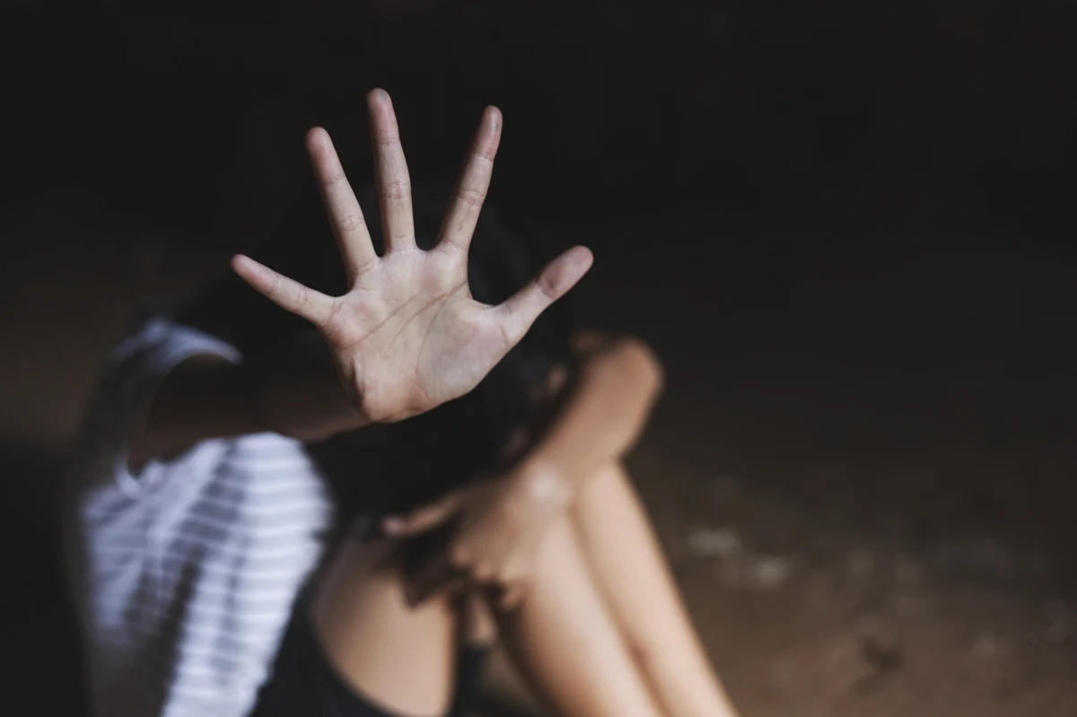 ​W małopolskich Koszycach policjanci zatrzymali 31-latka, podejrzanego o fizyczne i psychiczne znęcanie się nad partnerką i jej dziećmi.