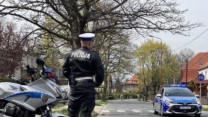 Uciekał przed policją motocyklem, potem pieszo, na koniec wpław 