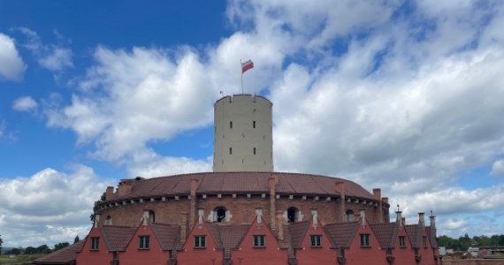 Dopiero w przyszłym roku turyści będą mogli ponownie zwiedzać Twierdzę Wisłoujście w Gdańsku. To zabytek sztuki fortyfikacyjnej i jeden z najlepiej zachowanych budynków tego typu w Europie. Od dwóch lat prowadzone są tam intensywne prace rewaloryzacyjne. 