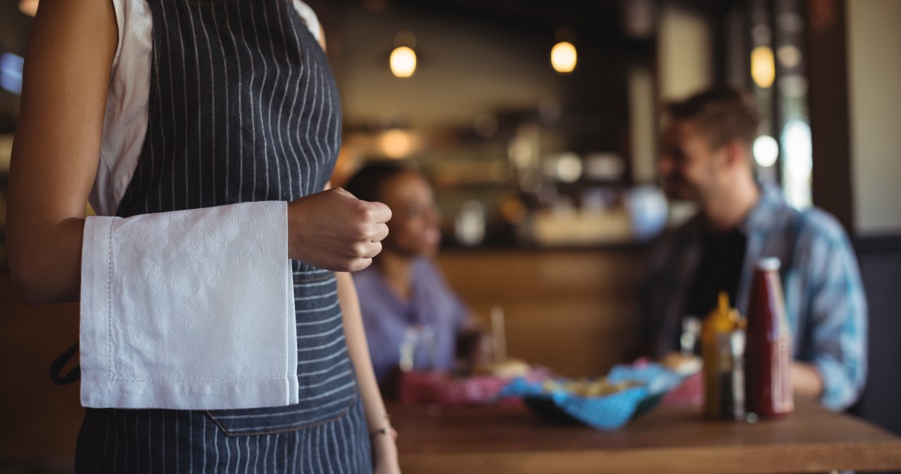 Największe faux pas w restauracji. Kelner ci tego nie wybaczy