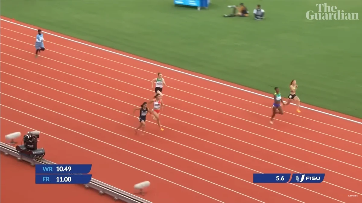 Nasra Abukar Ali podczas 31. Letniej Uniwersjadzie w Chengdu wbiegła na metę wyścigu na 100 metrów ponad 10 sekund po zwyciężczyni sprintu Gabreli Mourão. Nagrania z biegu pokazujące „najwolniejszą sprinterkę w historii” obiegło internet. Przewodnicząca somalijskiej federacji lekkoatletyki Khadijo Aden Dahir w związku z sytuacją w Chengdu została zawieszona. 