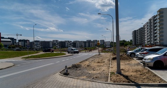 Na rzeszowskim osiedlu Kotuli, po obu stronach ul. Odrzykońskiej, rozpoczną się wkrótce prace przy budowie ścieżki pieszo-rowerowej – zapowiedział urząd miasta. Wykonawca inwestycji jest już wybrany, w połowie sierpnia zostanie podpisana umowa.