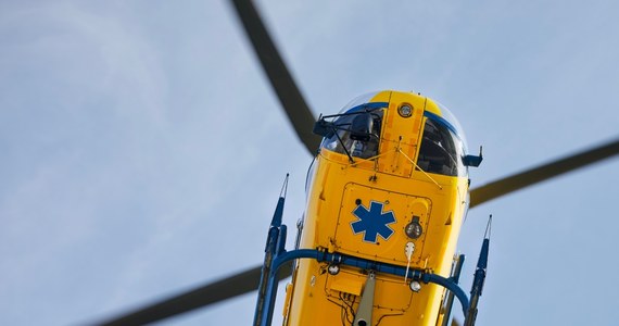 W Jasieniu na Pomorzu z okna na pierwszym piętrze wypadła 1,5-roczna dziewczynka. Śmigłowcem LPR dziecko zostało zabrane do szpitala. Jej matka miała w organizmie ponad 1,5 promila alkoholu - podała policja.          