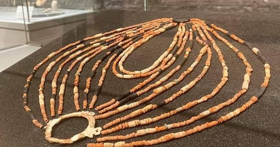Naszyjnik sprzed 9 tys. lat odkryto w grobie dziecka w Jordanii – informują naukowcy na łamach magazynu „PLOS ONE”.