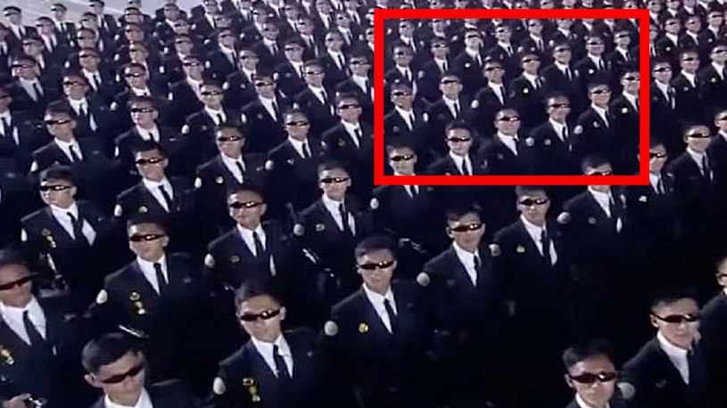W trakcie defilady w Korei Północnej z okazji 75. rocznicy powstania sił zbrojnych, pojawili się przedstawiciele służb, którzy wyglądali niczym agenci Smith z filmu Matrix.