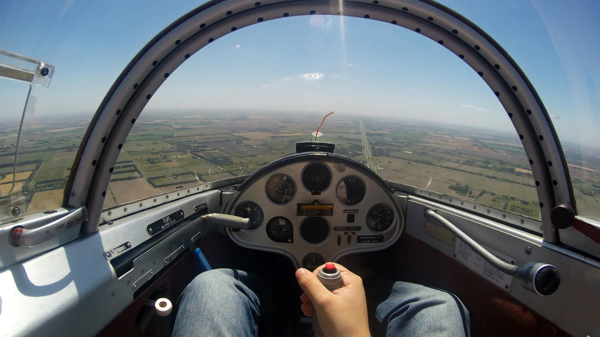 W Mielcu na terenie lotniska doszło do wypadku szybowca. Na szczęście 17-letniemu pilotowi nic poważnego się nie stało. O własnych siłach zdołał wydostać się z samolotu.