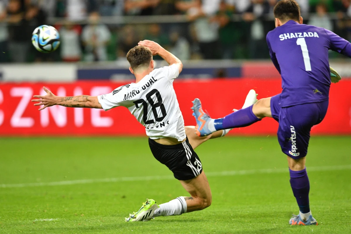 Piłkarze Legii Warszawa wygrali u siebie z kazachskim zespołem Ordabasy Szymkent 3:2 (2:0) w rewanżowym meczu 2. rundy eliminacji Ligi Konferencji. W pierwszym spotkaniu padł remis 2:2. W kolejnej fazie wicemistrzowie Polski zmierzą się z Austrią Wiedeń.