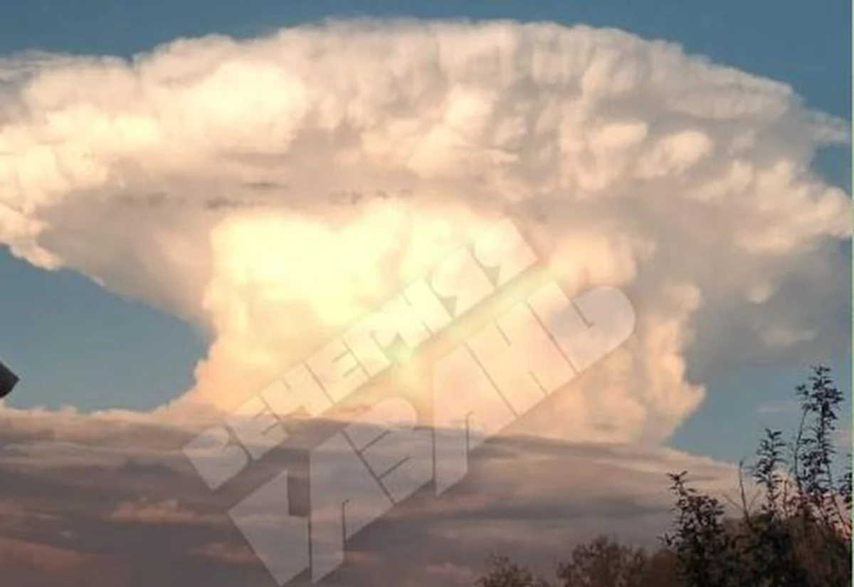 Mieszkańcy Kazania, jednego z największych miast Rosji, obawiali się najgorszego, gdy w środę zobaczyli chmurę przypominającą grzyb atomowy. Zdjęcia pokazujące pogodowy fenomen obiegły media społecznościowe, a uspokajać obywateli musieli rosyjscy urzędnicy.