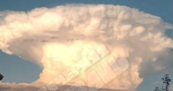 Mieszkańcy Kazania, jednego z największych miast Rosji, obawiali się najgorszego, gdy w środę zobaczyli chmurę przypominającą grzyb atomowy. Zdjęcia pokazujące pogodowy fenomen obiegły media społecznościowe, a uspokajać obywateli musieli rosyjscy urzędnicy.