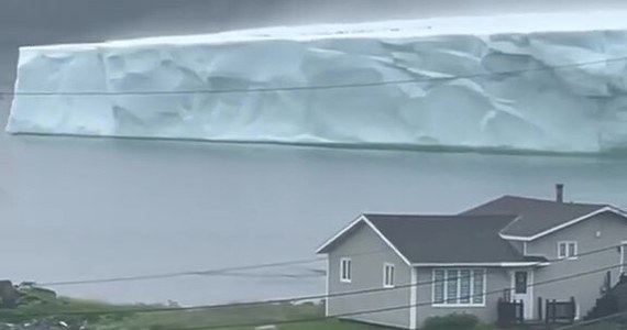W mediach społecznościowych opublikowane zostało nagranie, na którym widać ogromną górę lodową dryfującą w kierunku prowincji Nowa Fundlandia i Labrador na wschodnim wybrzeżu Kanady. Nieco ponad jednominutowy filmik stał się hitem internetu.