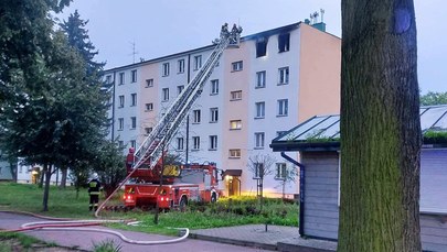 Nocny pożar w Wadowicach: Mieszkanie doszczętnie spłonęło, właściciel był pod blokiem